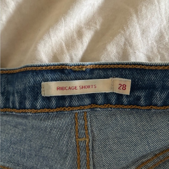 Levi Shorts - Picture 4 of 5